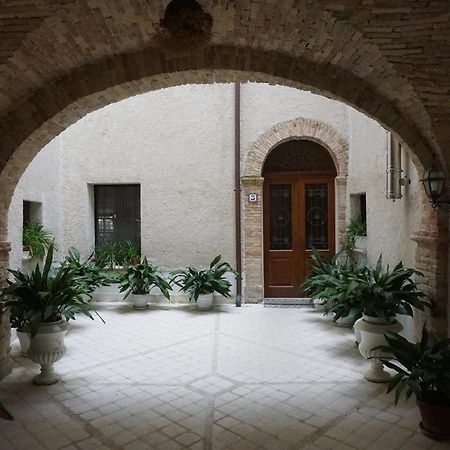 Palazzo De Fabritiis Bed and Breakfast Rosciano  Eksteriør billede
