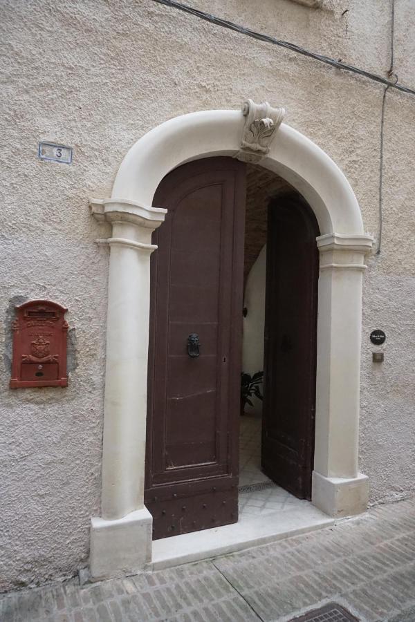 Palazzo De Fabritiis Bed and Breakfast Rosciano  Eksteriør billede